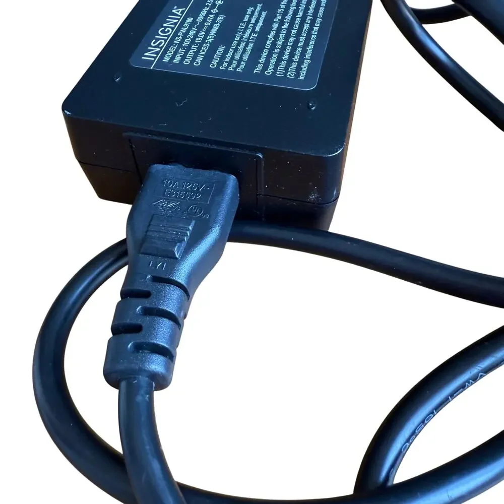 Insignia Universal 180 W High Power Laptop Charger 8 Adapters for Dell HP & more